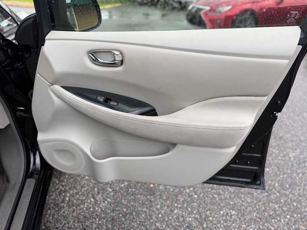 Photo 22 of this NISSAN LEAF