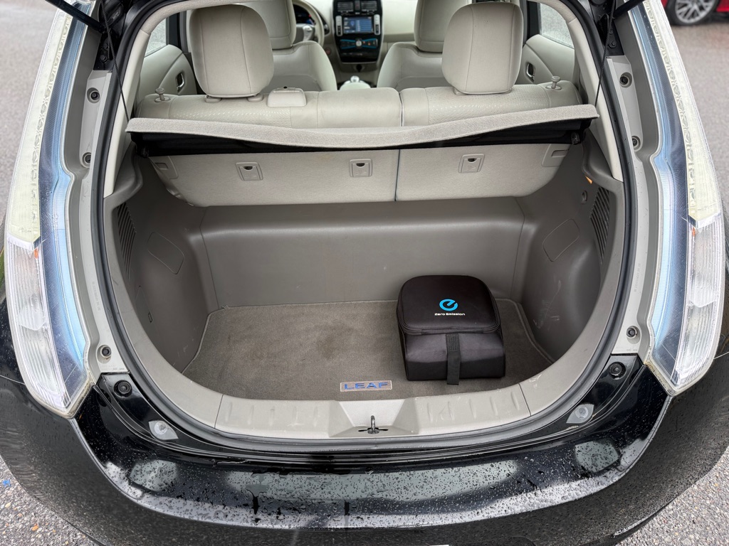 Photo 17 of this NISSAN LEAF