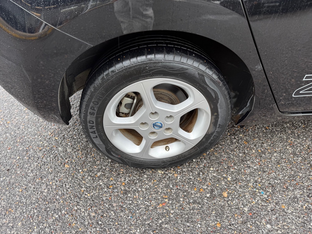 Photo 28 of this NISSAN LEAF