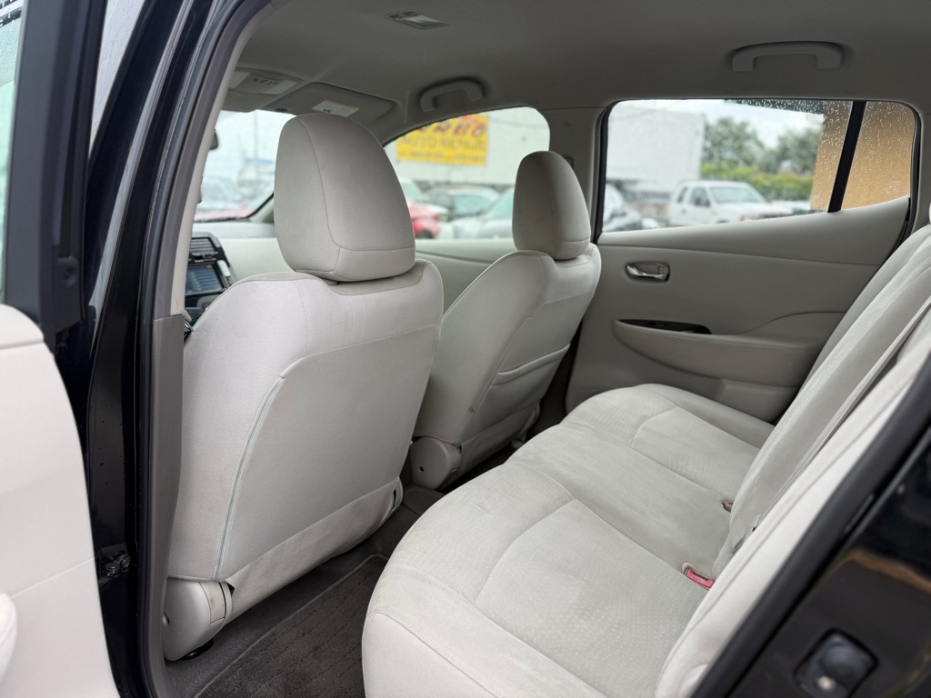 Photo 12 of this NISSAN LEAF