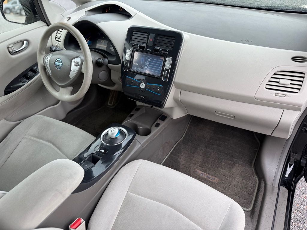 Photo 14 of this NISSAN LEAF