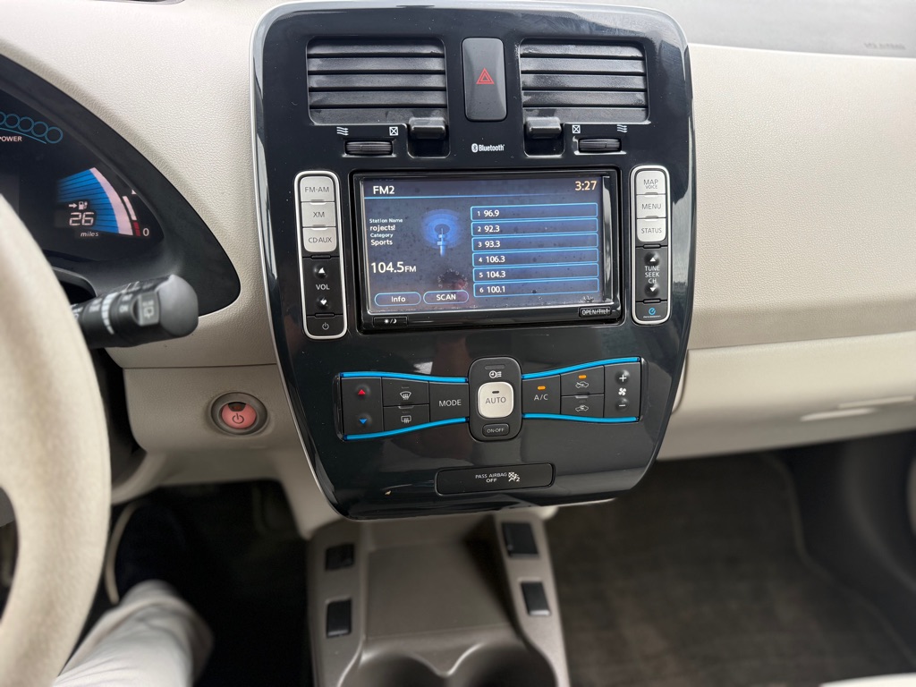 Photo 19 of this NISSAN LEAF