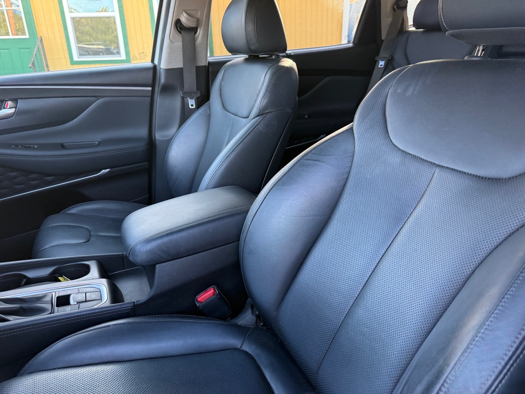Photo 21 of this HYUNDAI SANTA FE