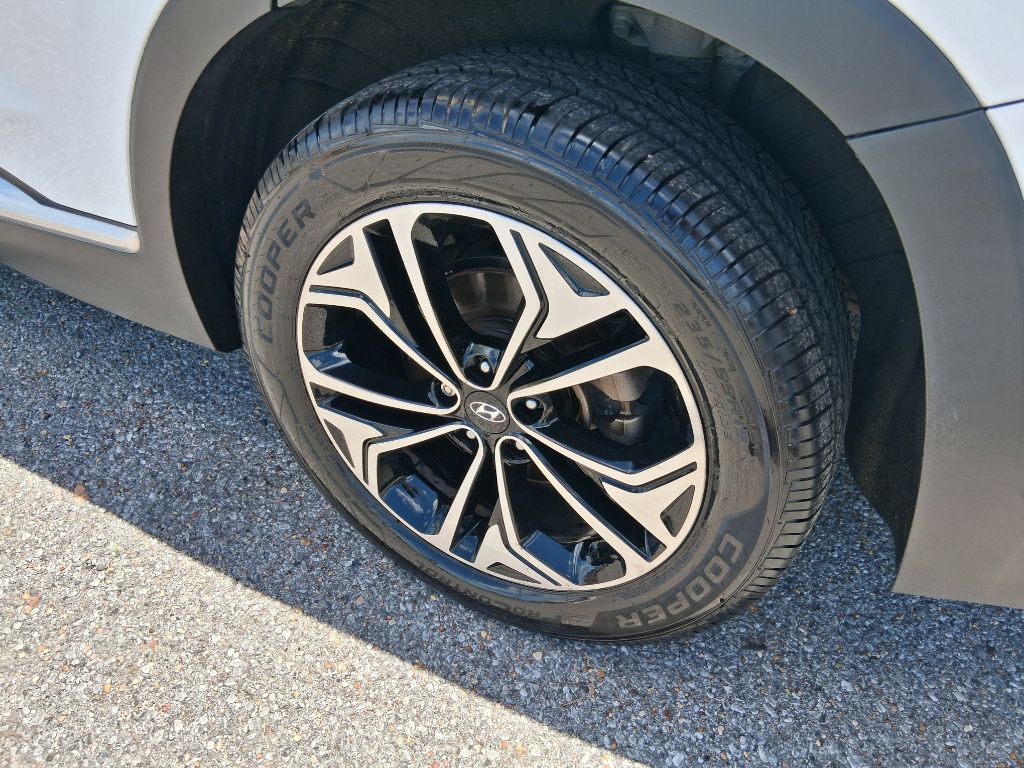 Photo 14 of this HYUNDAI SANTA FE