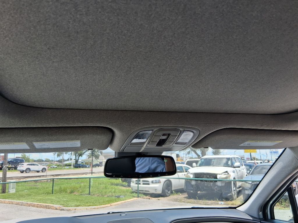 Photo 8 of this HYUNDAI SANTA FE