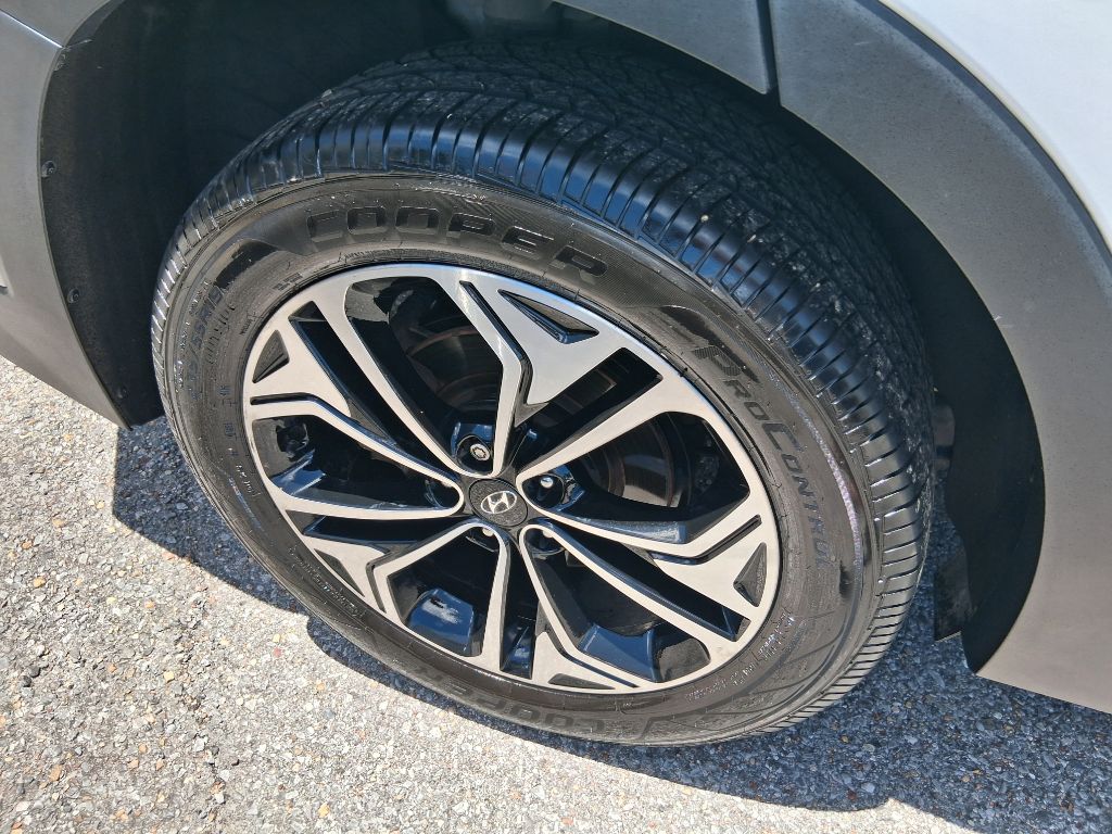 Photo 13 of this HYUNDAI SANTA FE
