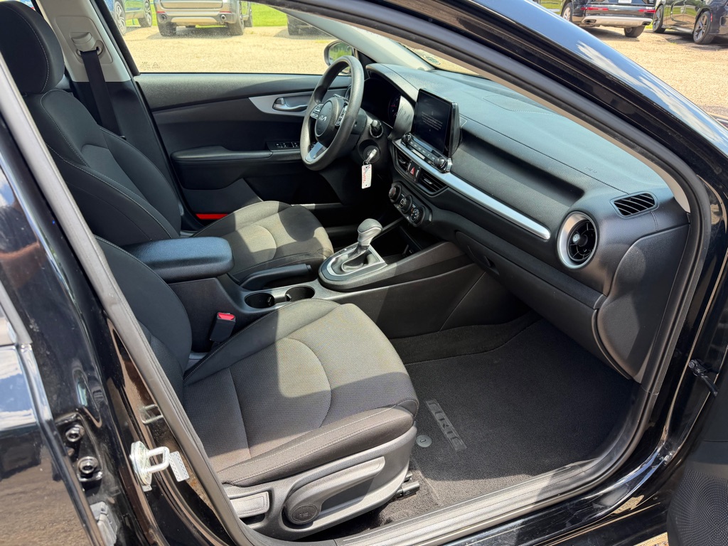 Photo 21 of this KIA FORTE