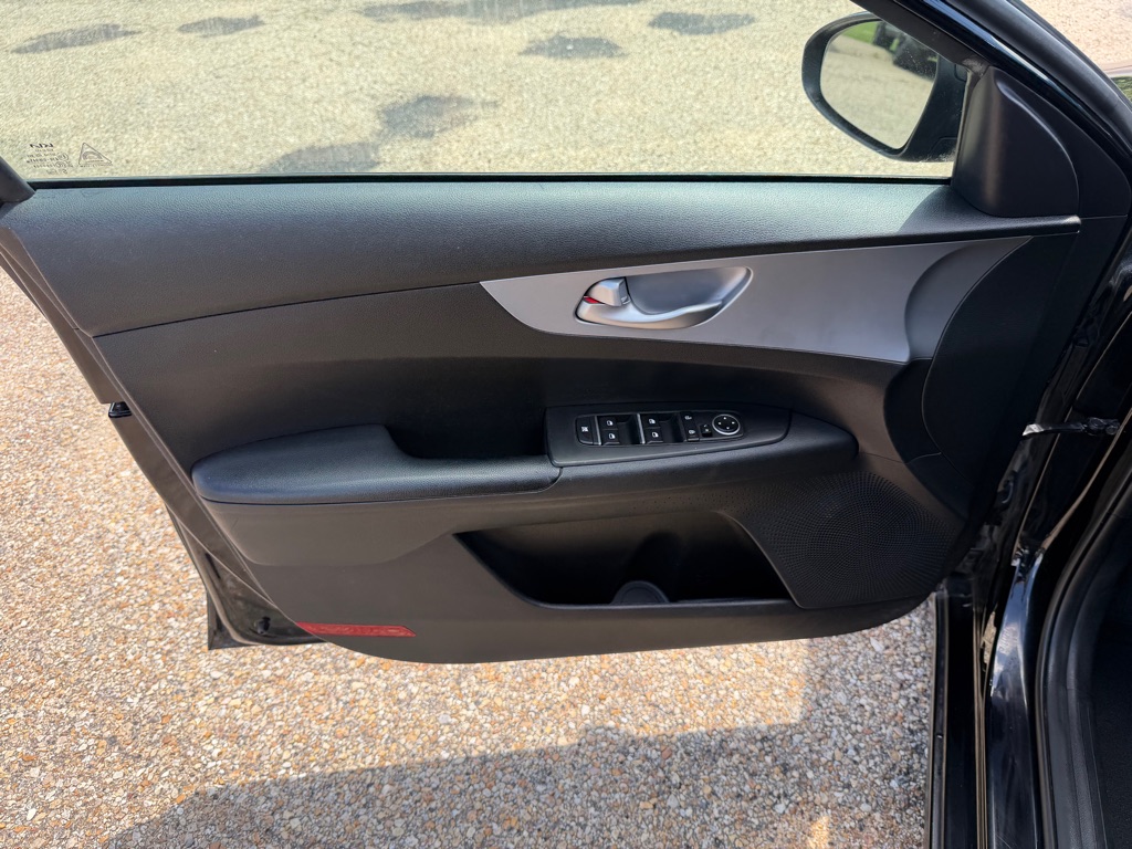 Photo 13 of this KIA FORTE