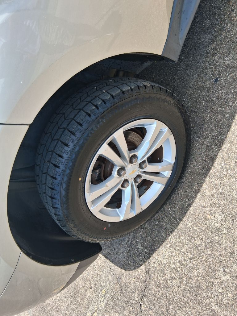 Photo 6 of this CHEVROLET EQUINOX
