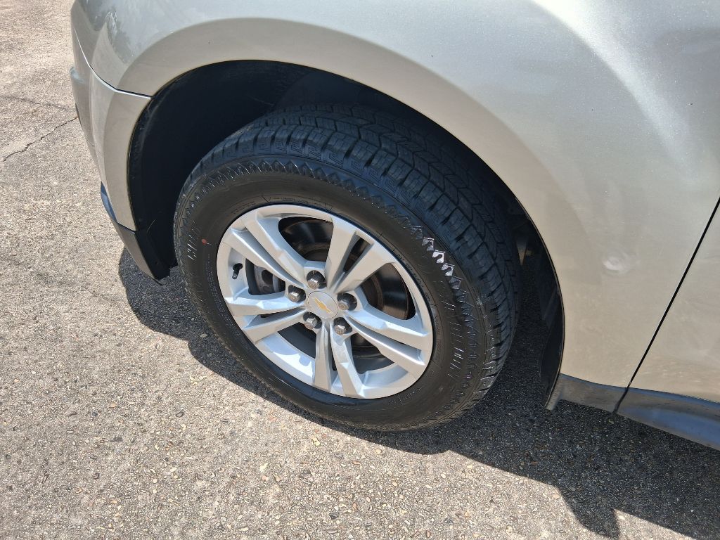 Photo 10 of this CHEVROLET EQUINOX