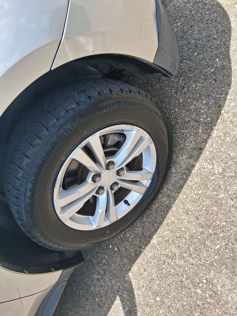 Photo 7 of this CHEVROLET EQUINOX