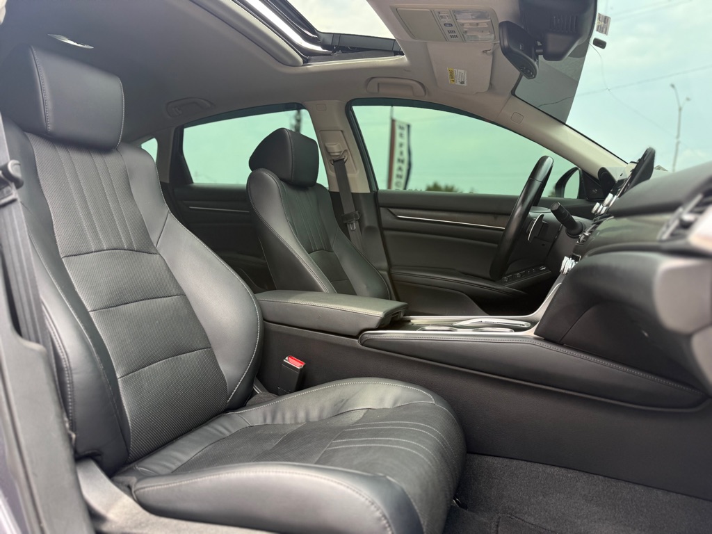 Photo 13 of this HONDA ACCORD