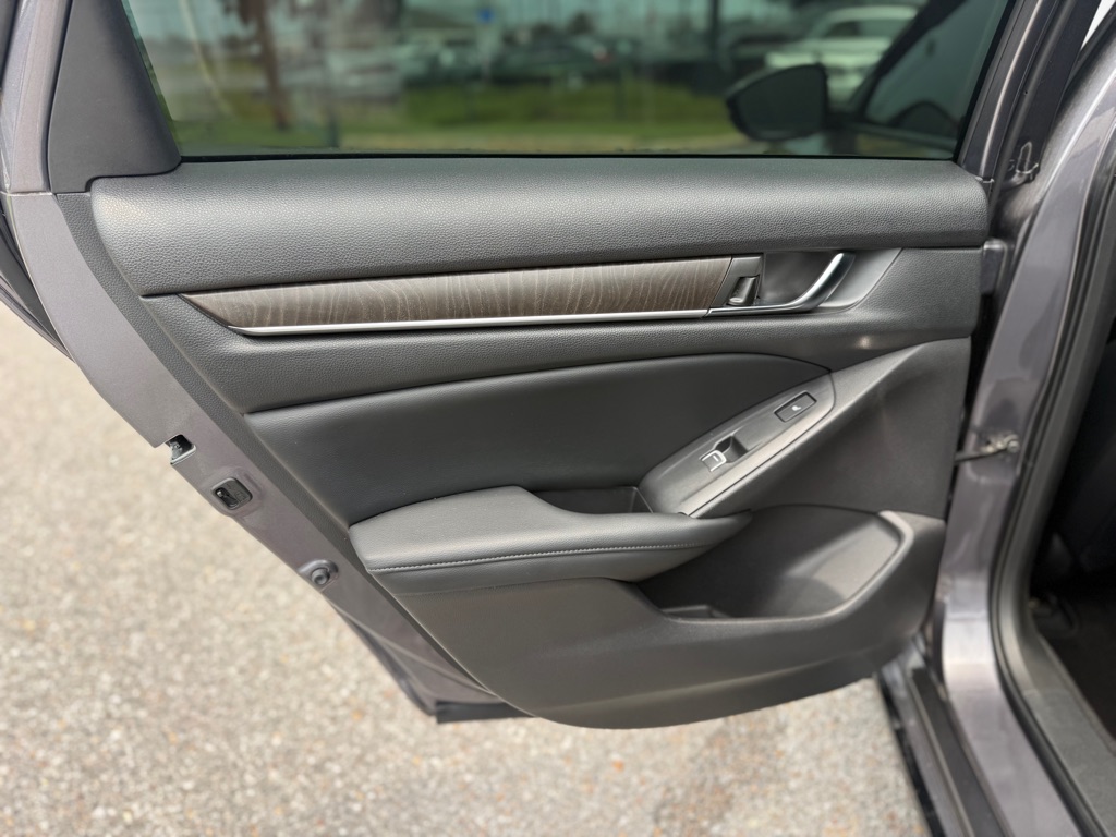 Photo 22 of this HONDA ACCORD