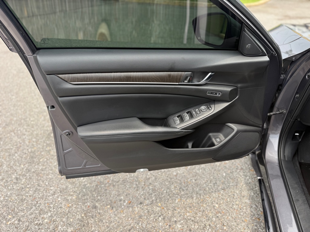 Photo 23 of this HONDA ACCORD