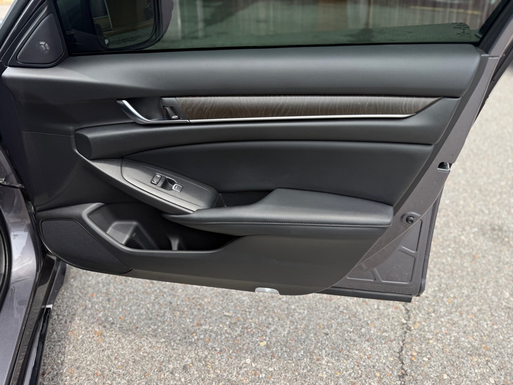 Photo 21 of this HONDA ACCORD