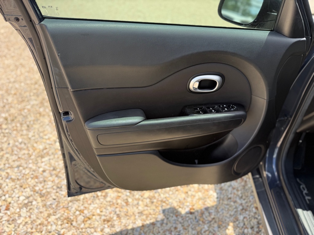 Photo 23 of this KIA SOUL