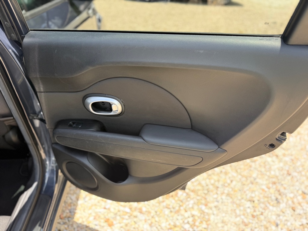 Photo 20 of this KIA SOUL