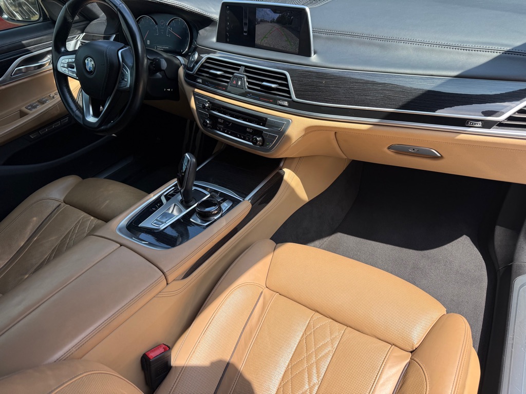Photo 16 of this BMW 750