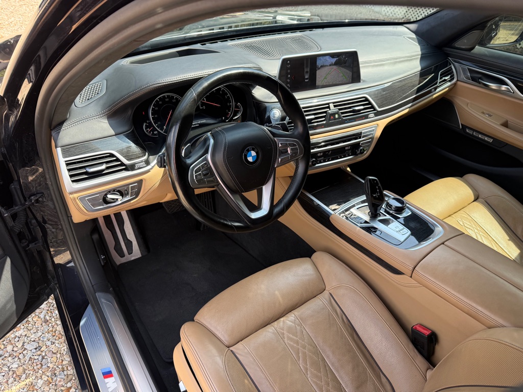 Photo 11 of this BMW 750