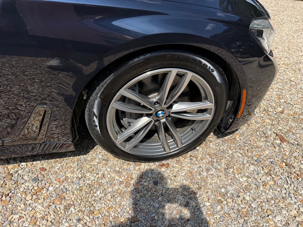 Photo 30 of this BMW 750