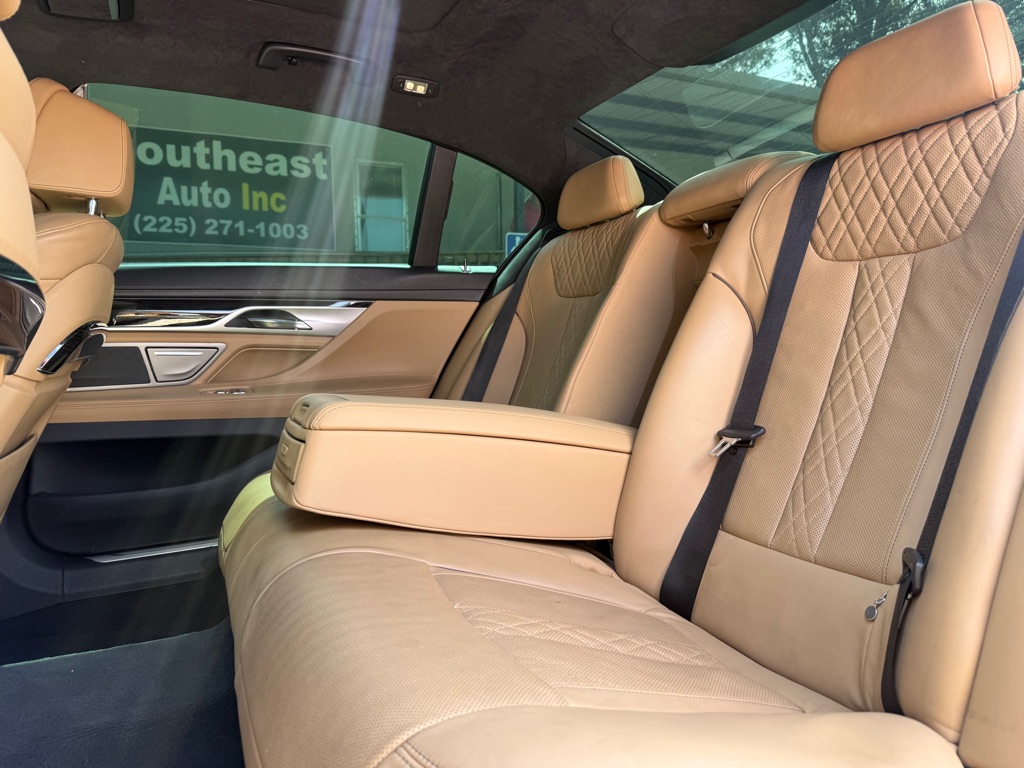 Photo 13 of this BMW 750
