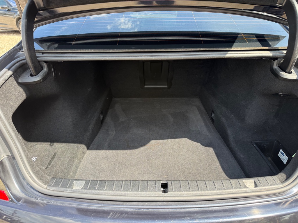 Photo 19 of this BMW 750