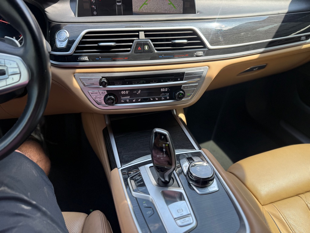 Photo 26 of this BMW 750