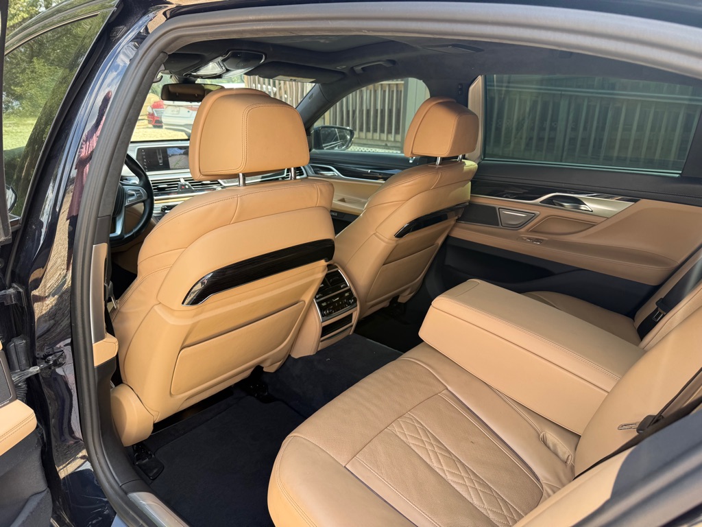 Photo 14 of this BMW 750