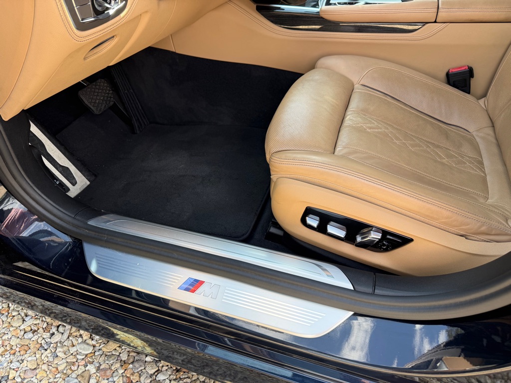 Photo 12 of this BMW 750