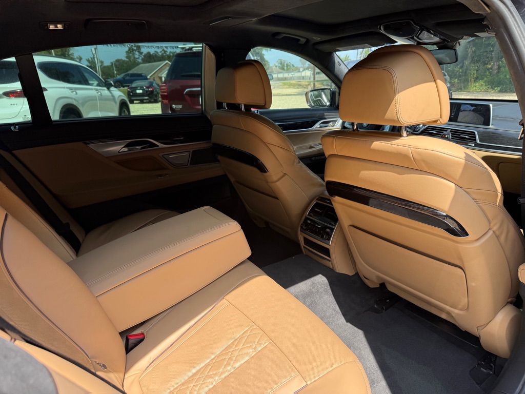 Photo 18 of this BMW 750