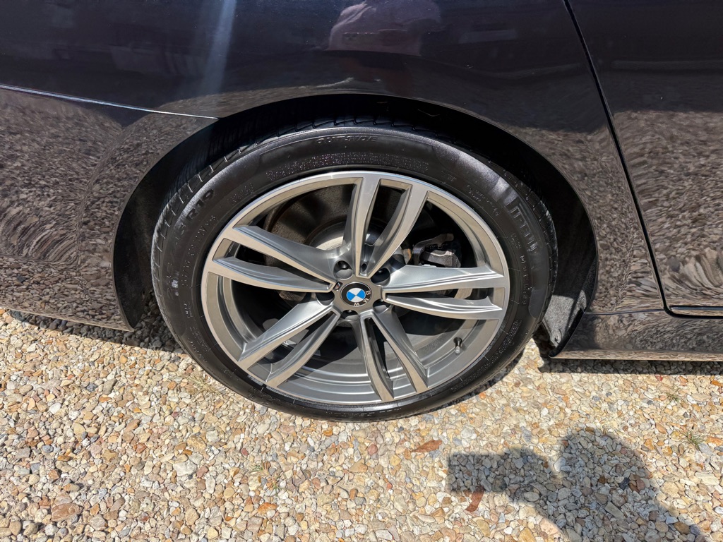 Photo 29 of this BMW 750