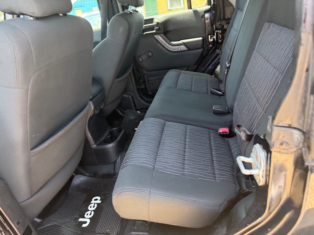 Photo 6 of this JEEP WRANGLER UNLIMI