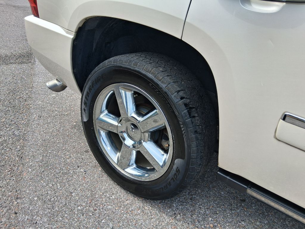 Photo 12 of this CHEVROLET TAHOE