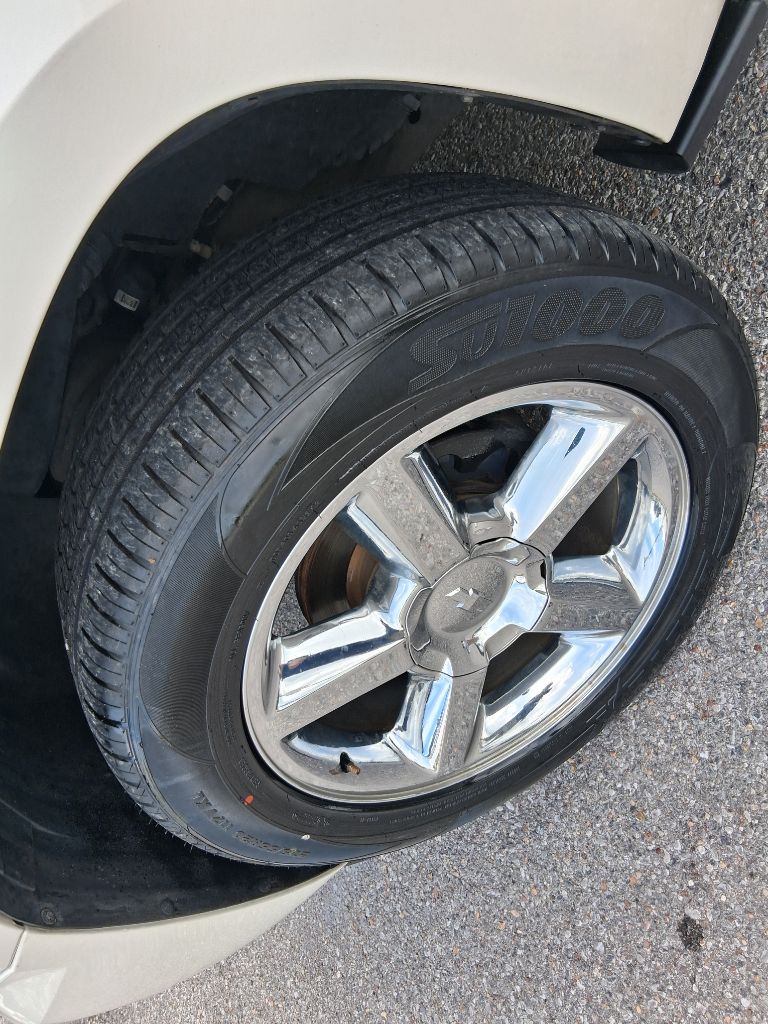 Photo 14 of this CHEVROLET TAHOE