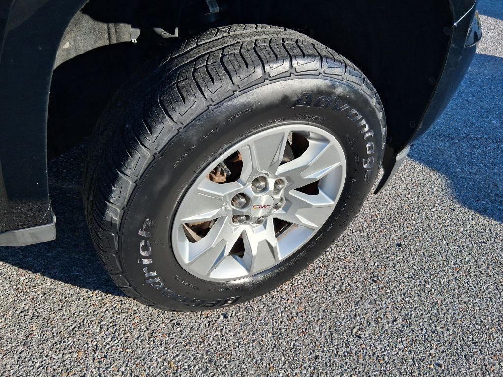 Photo 16 of this GMC CANYON