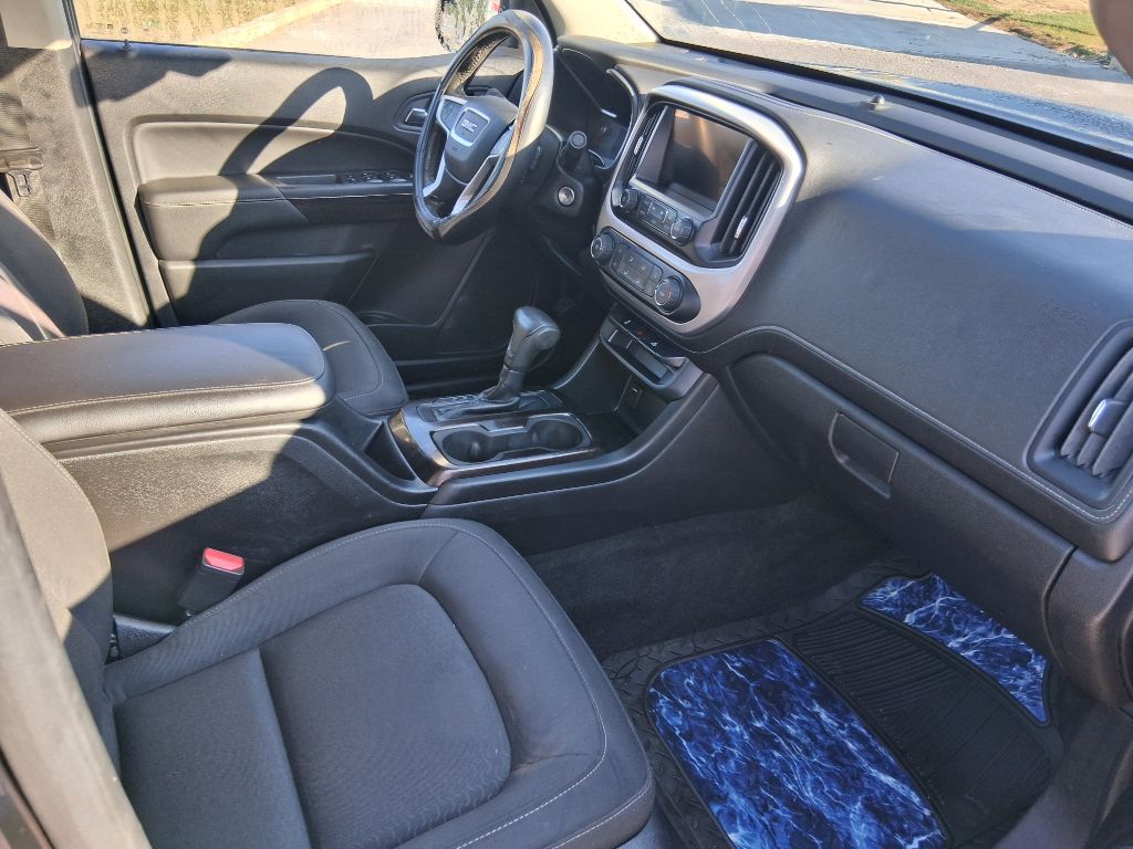 Photo 8 of this GMC CANYON