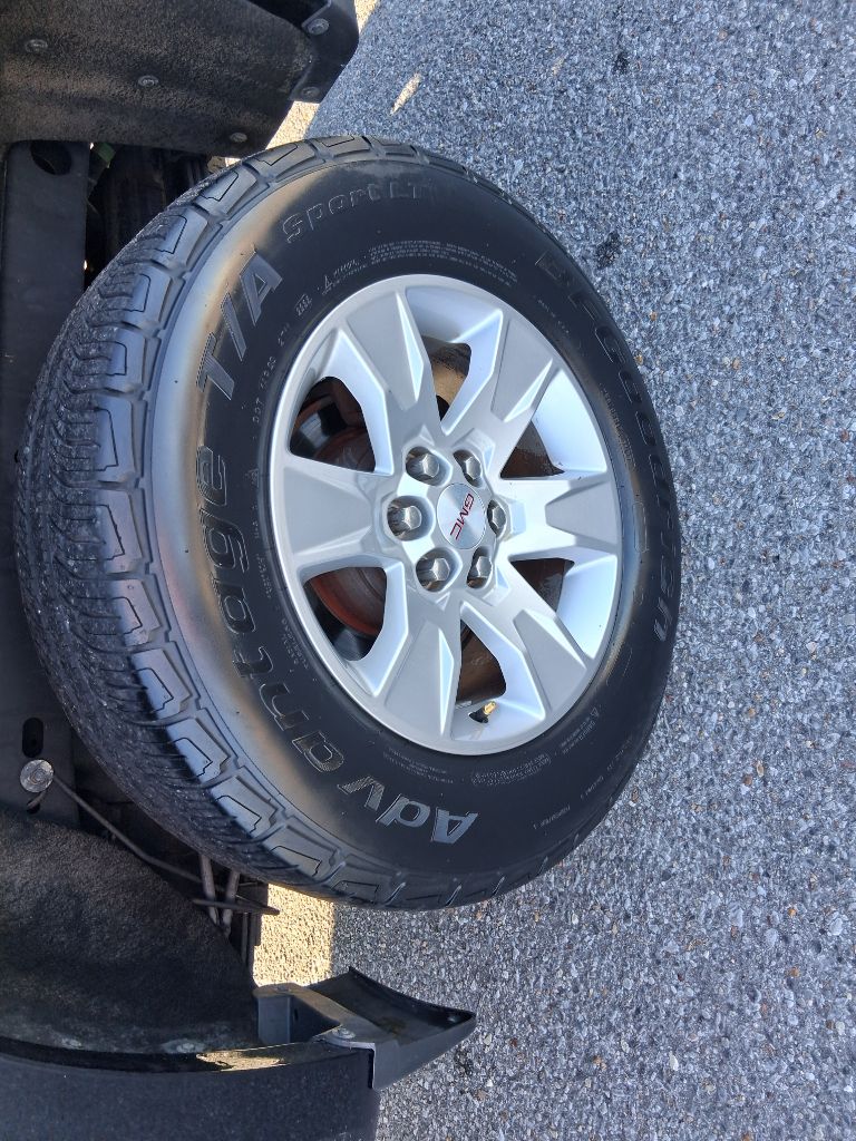 Photo 14 of this GMC CANYON