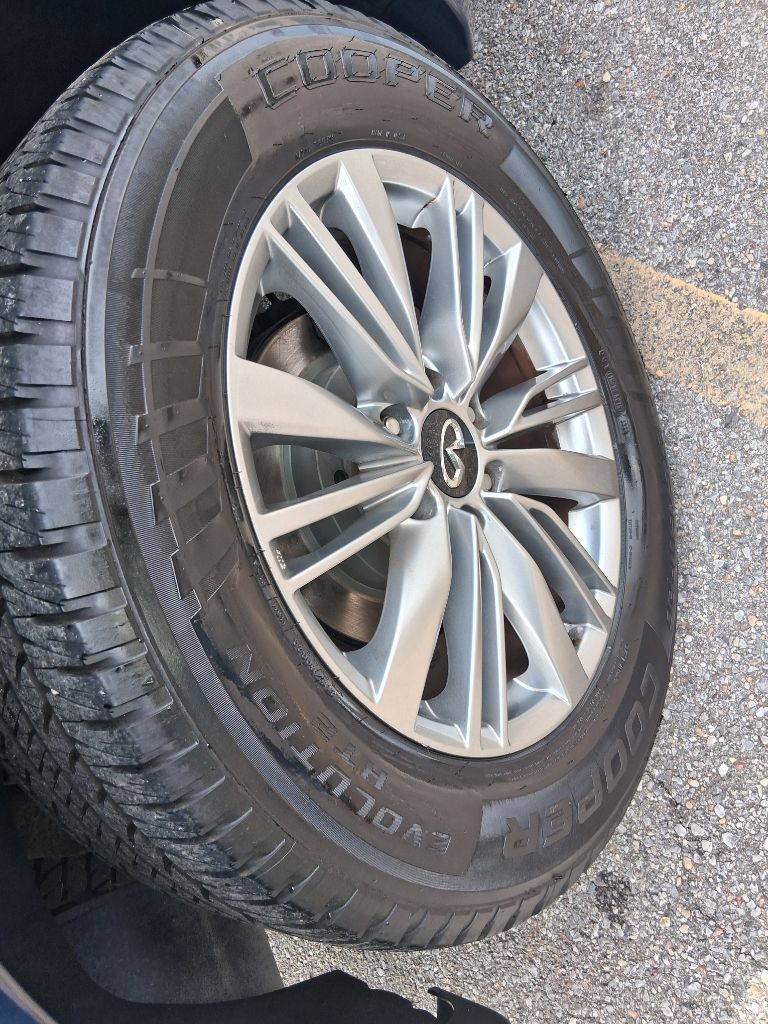 Photo 18 of this INFINITI QX80