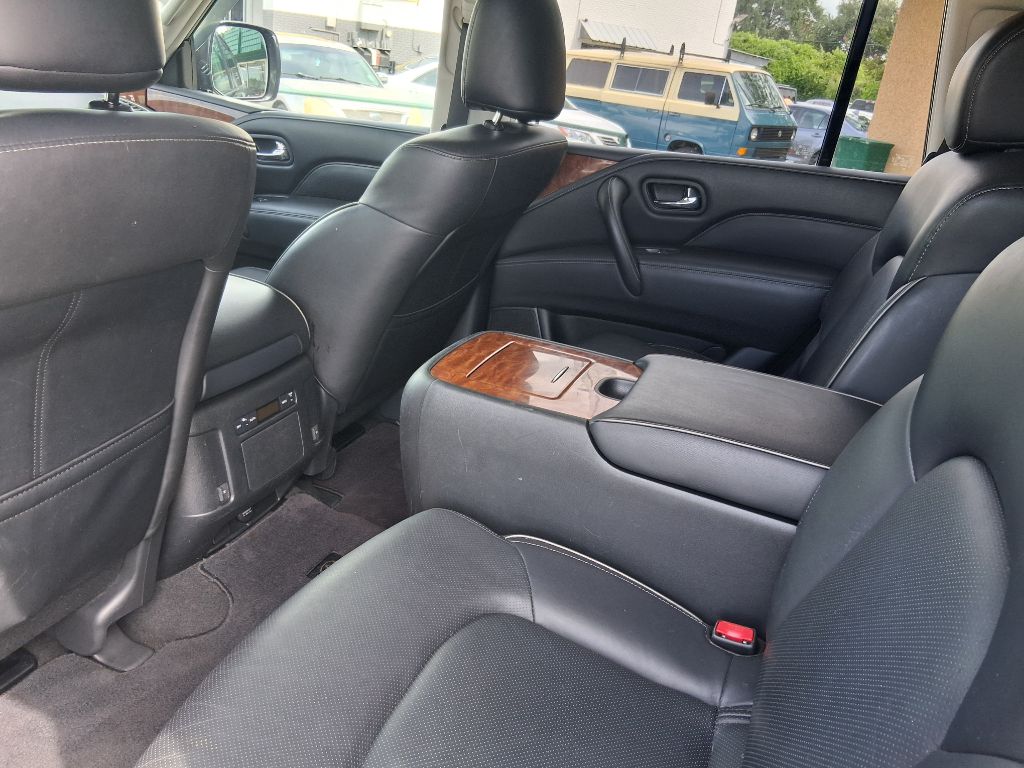 Photo 9 of this INFINITI QX80