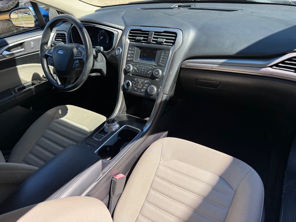 Photo 13 of this FORD FUSION
