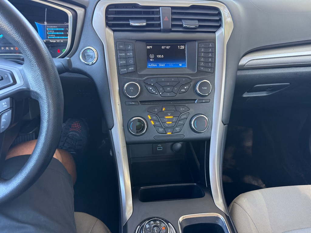 Photo 17 of this FORD FUSION