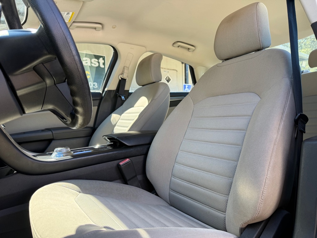 Photo 8 of this FORD FUSION