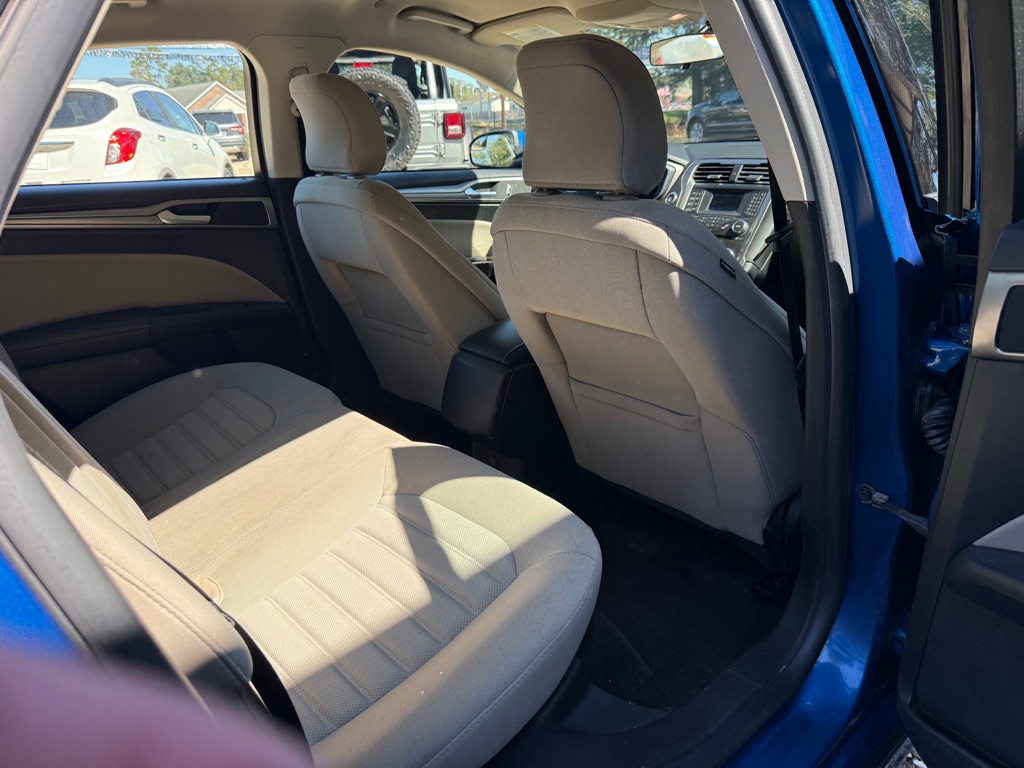 Photo 15 of this FORD FUSION