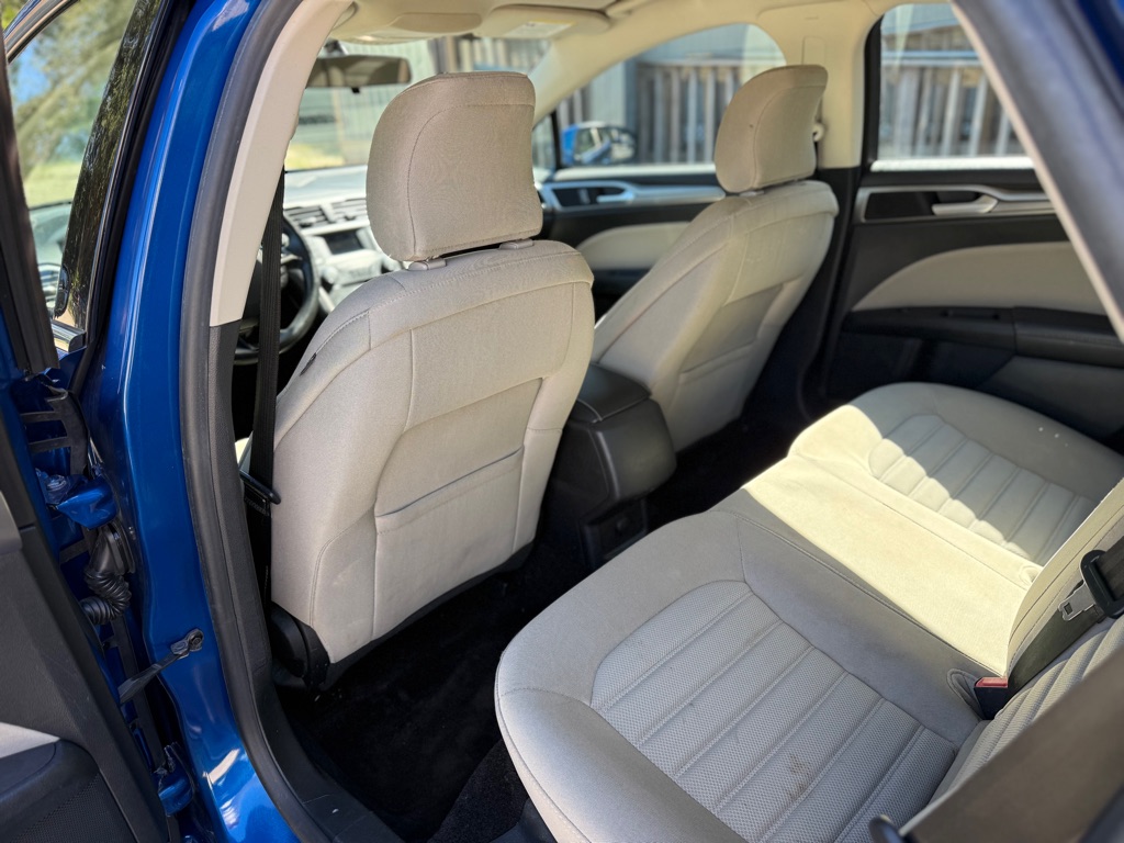 Photo 11 of this FORD FUSION