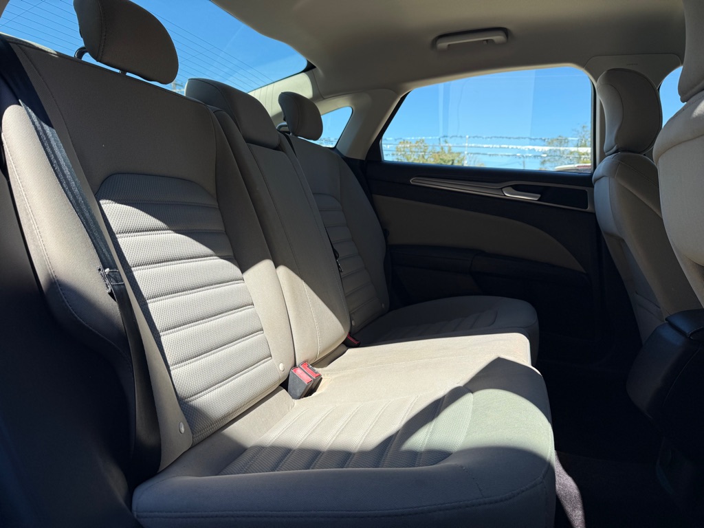 Photo 14 of this FORD FUSION