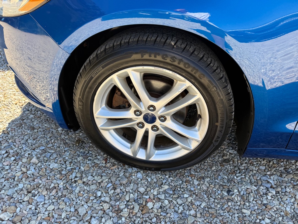 Photo 24 of this FORD FUSION