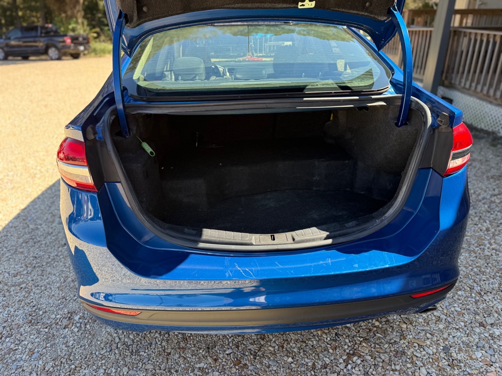 Photo 23 of this FORD FUSION
