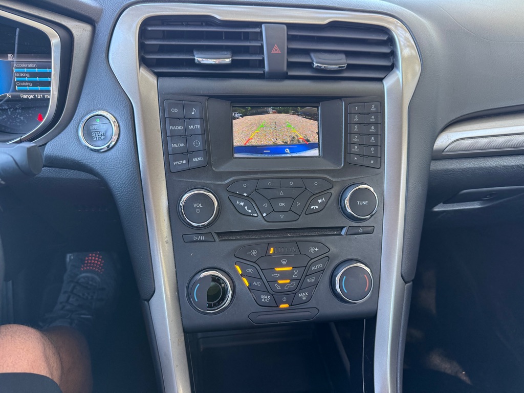 Photo 18 of this FORD FUSION
