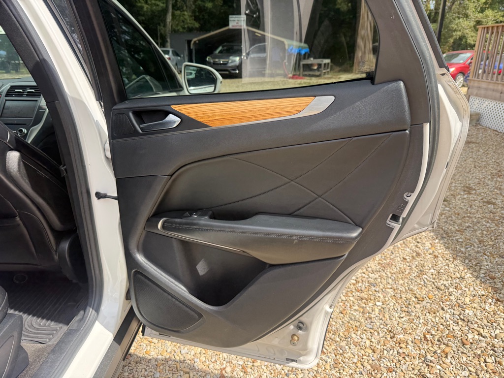 Photo 18 of this LINCOLN MKC
