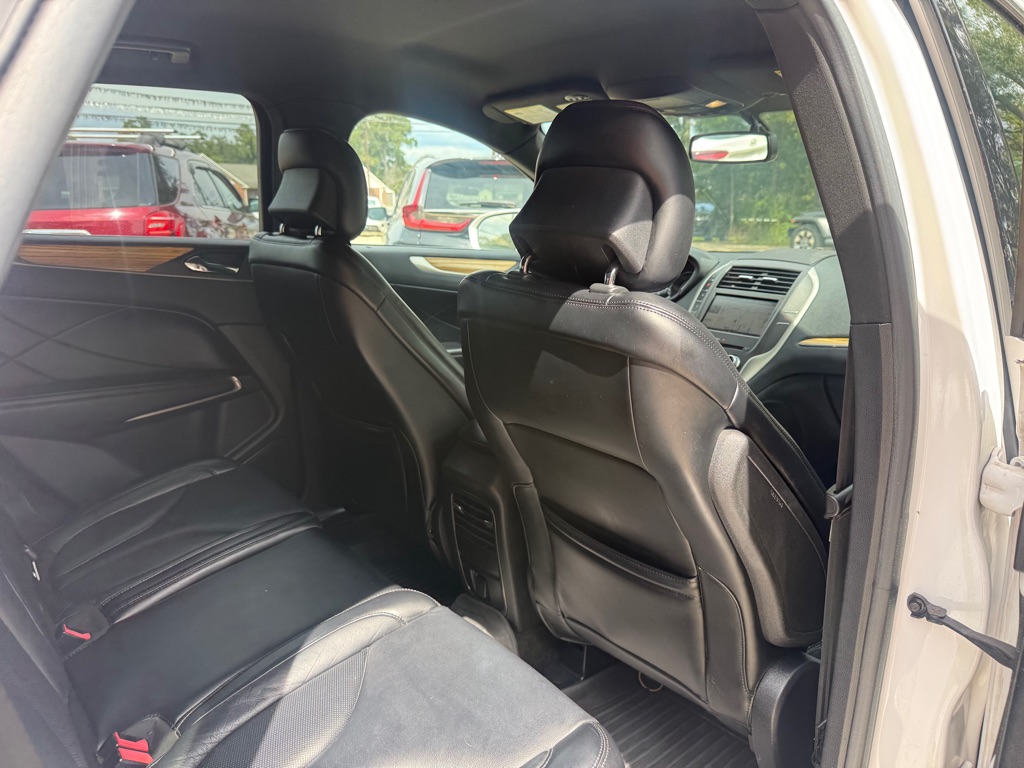 Photo 16 of this LINCOLN MKC